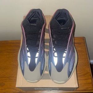 Yeezy 700 Fade carbon